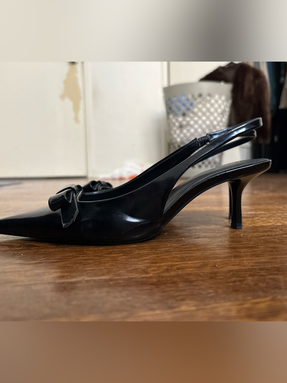 Zara Black Pointed Slingback Pumps with Bow Detail - Picture 2 of 3